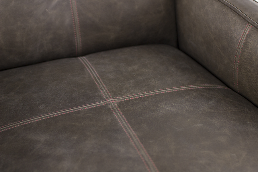 Pictured in London Maple Finish with Dolomite Anthracite Leather